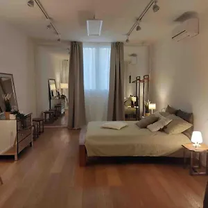interno4home-in-centro-storico-con-posto-auto.emilia-romagnahotels.net/
